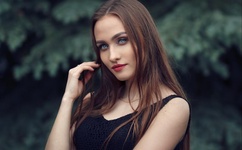 女学生在公交车上上演疯狂输出